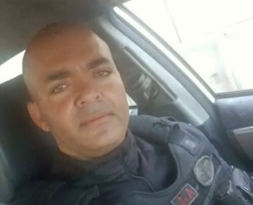 Polícia investiga se um dos PMs mortos na Baixada foi atingido por tiro acidental da própria pistola