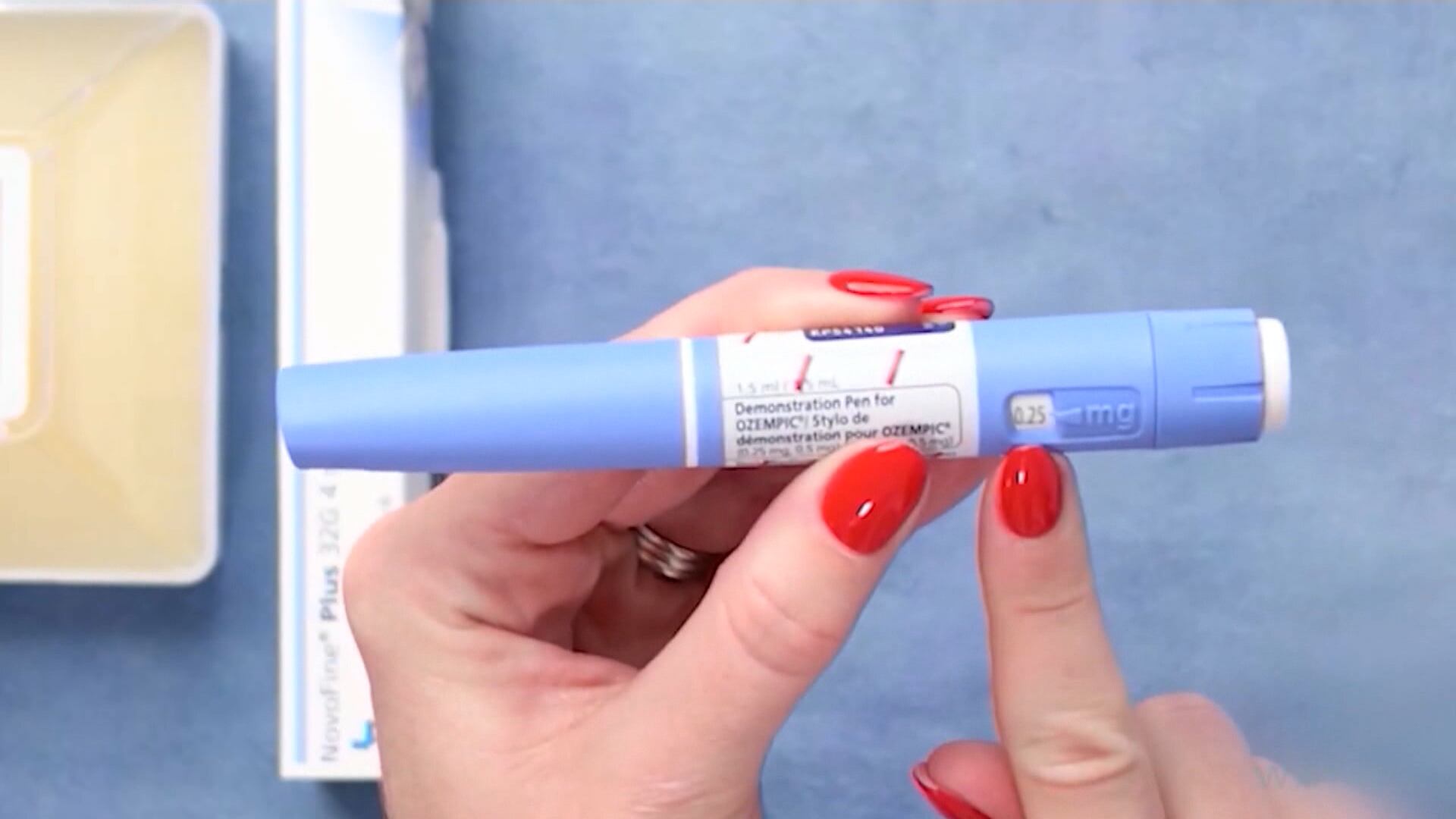 Mulher é internada em estado grave após usar medicamento