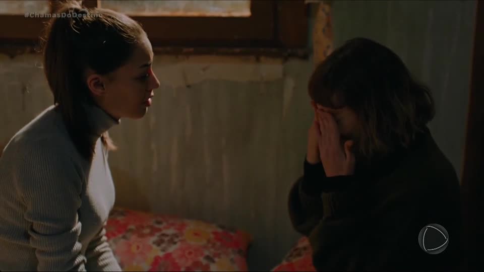 Cemre se emociona ao receber apoio de Rüya em processo contra Çelebi | Chamas do Destino