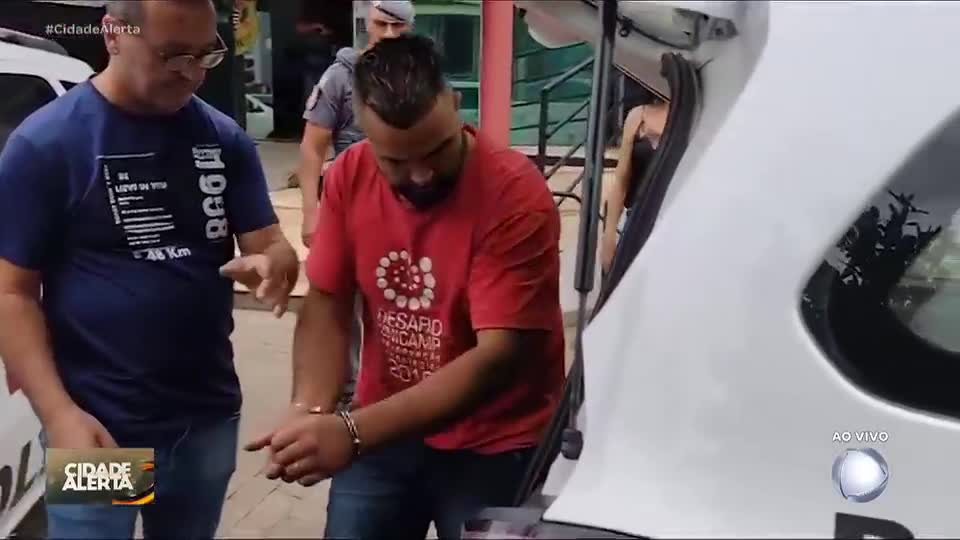 Homem instala câmeras para monitorar a esposa e é flagrado assassinando a mulher