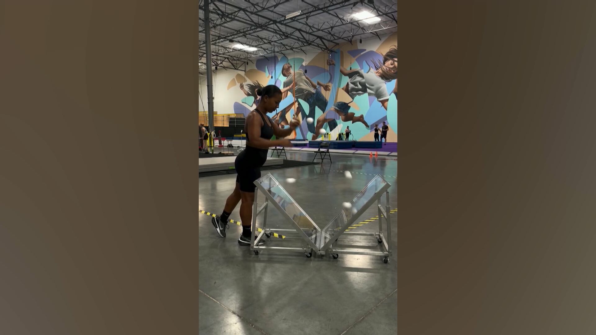 Circense impressiona com números de malabarismo