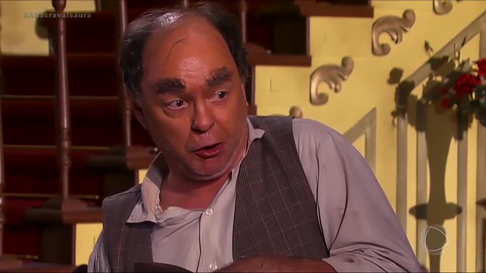 Belchior tenta convencer Isaura de casar-se com ele | A Escrava Isaura 