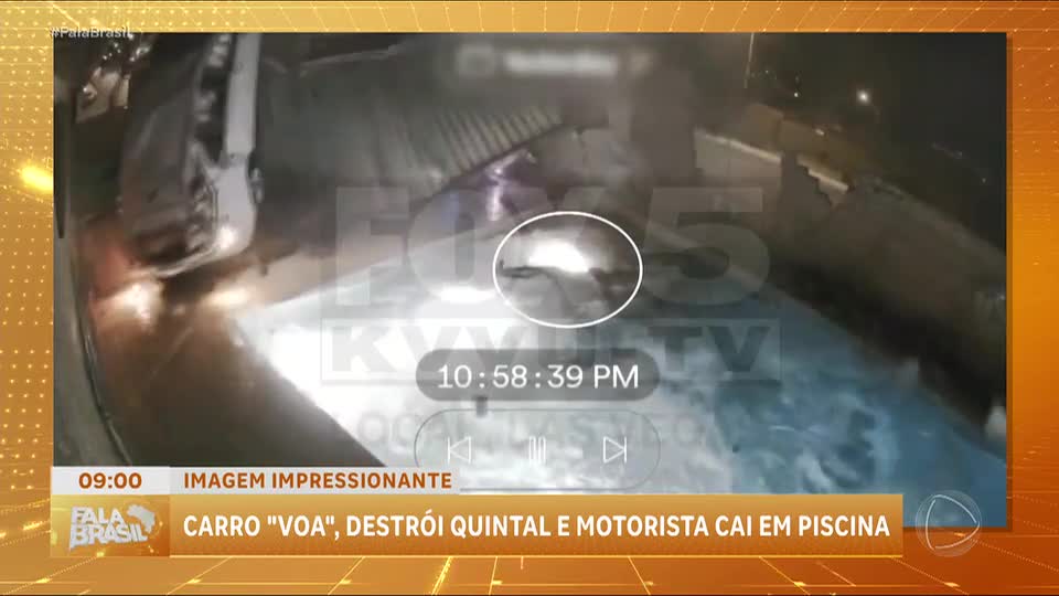 Carro invade quintal de casa e motorista é arremessada em piscina nos EUA
