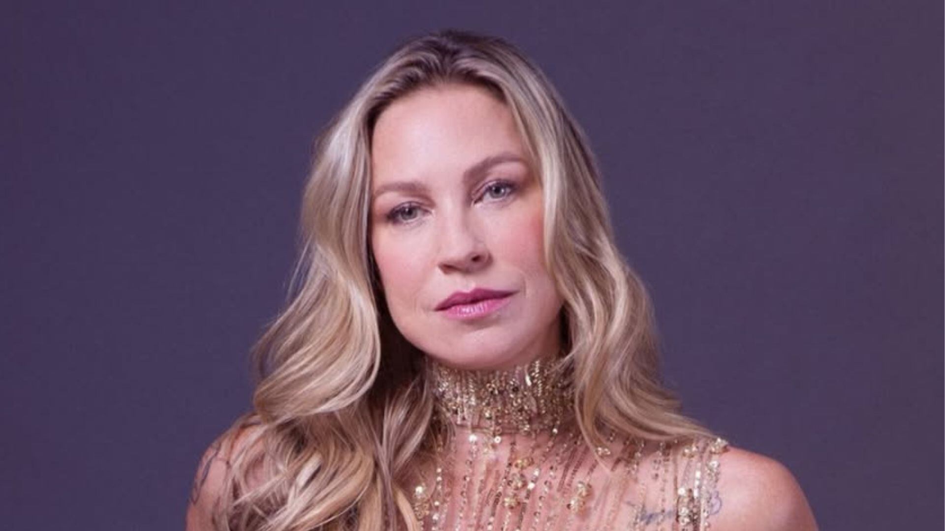 Luana Piovani se irrita com fotógrafo ao ser flagrada em shopping no RJ