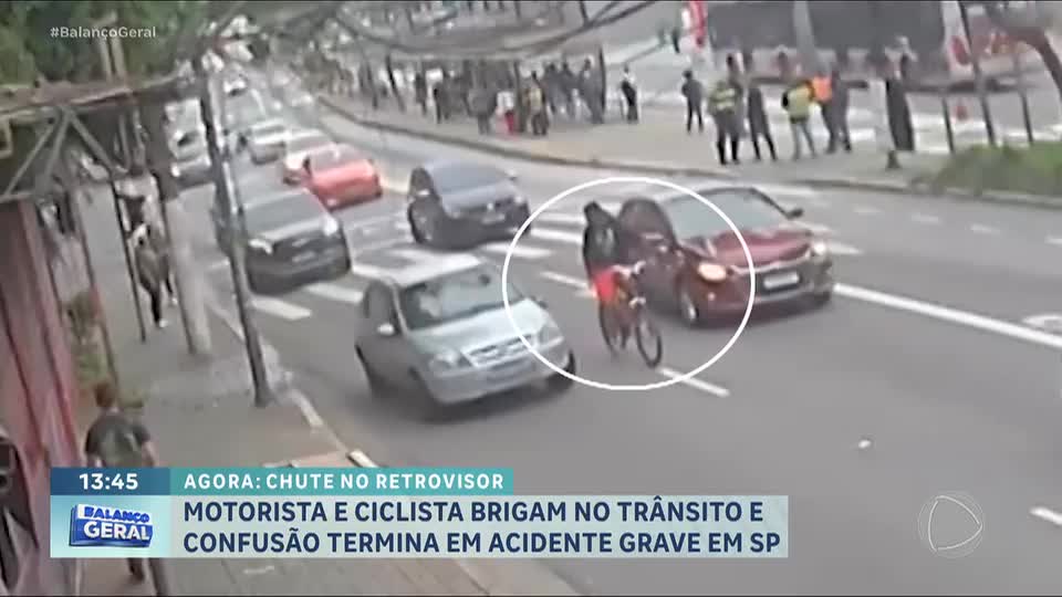 Conflito entre ciclista e motorista termina em acidente grave na zona sul de SP