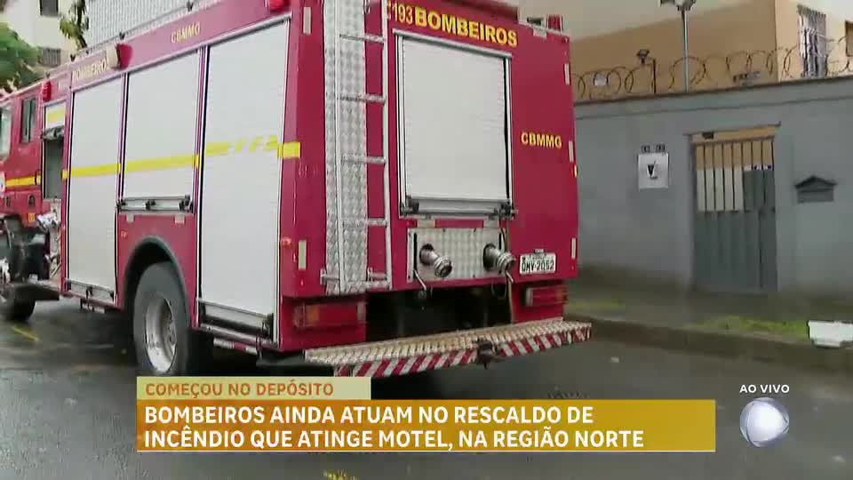 Corpo de Bombeiros atua no rescaldo do incêndio em um motel na região Norte de Belo Horizonte