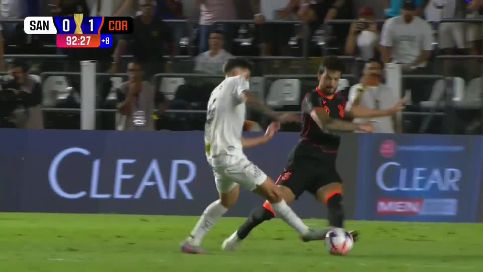 O Corinthians foi prejudicado pela arbitragem no Clássico Alvinegro?