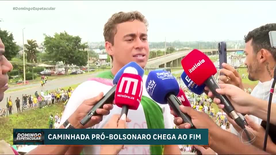 Ato em Brasília por Bolsonaro termina com manifestantes feridos por raio