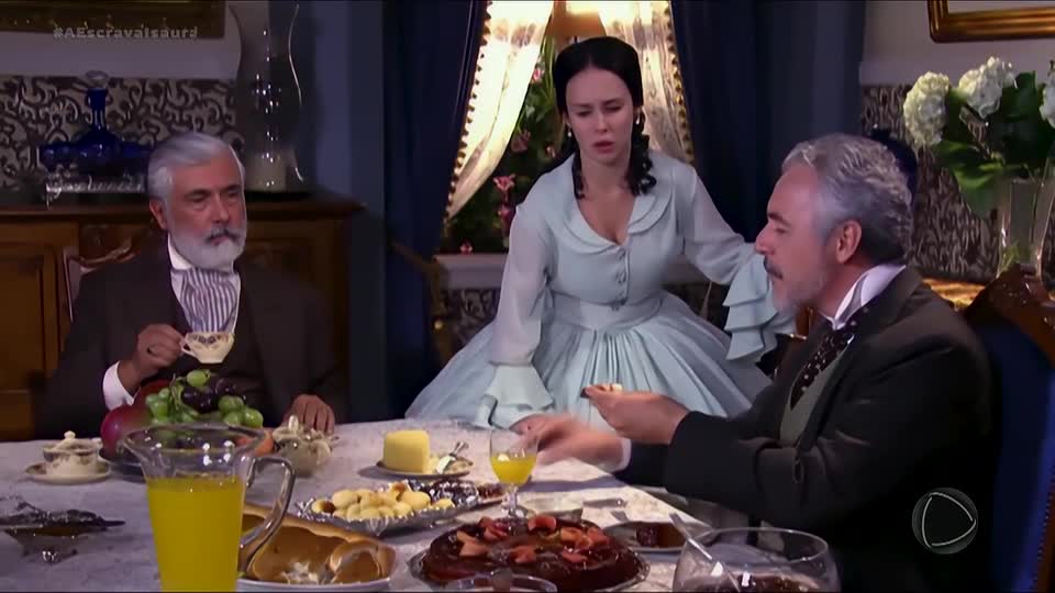 Dr. Paulo obriga Helena a ficar em jejum | A Escrava Isaura 