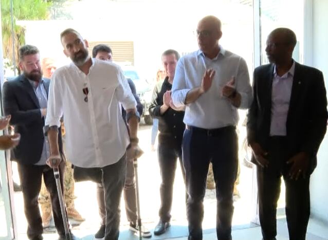 Delegado que perdeu perna ao ser baleado em megaoperação no Alemão e na Penha retorna ao trabalho