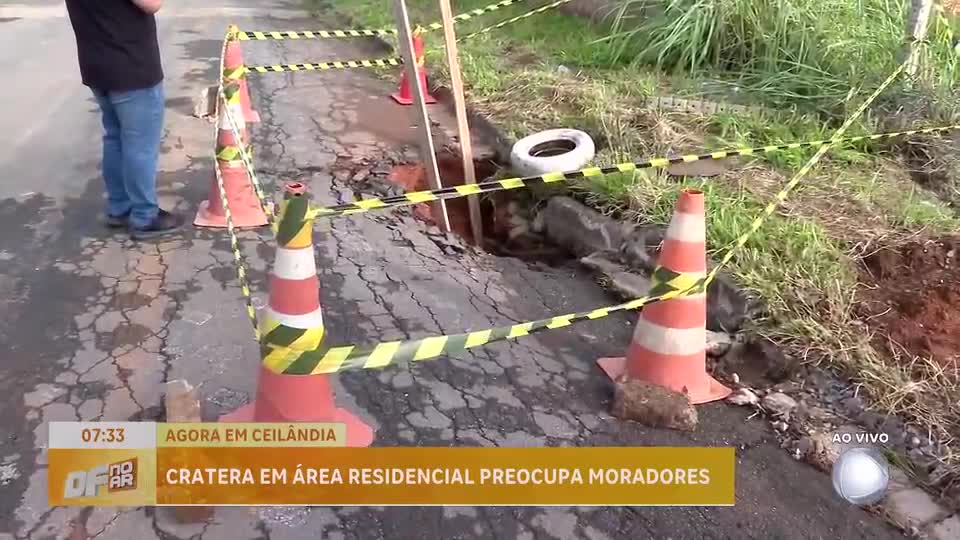Cratera em área residencial de Ceilândia Norte (DF) gera preocupação entre moradores