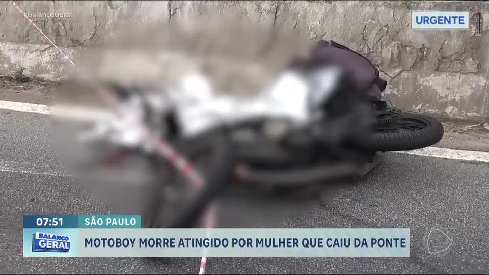 Motoboy morre após ser atingido por mulher que caiu de ponte em São Paulo