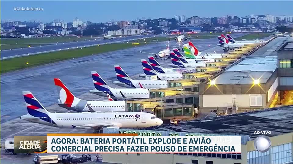 Avião precisa fazer pouso de emergência após bateria portátil explodir em voo