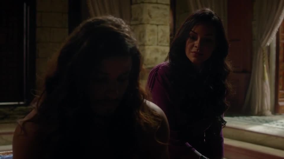 Maaca aconselha que Absalão mantenha Husai por perto | Reis