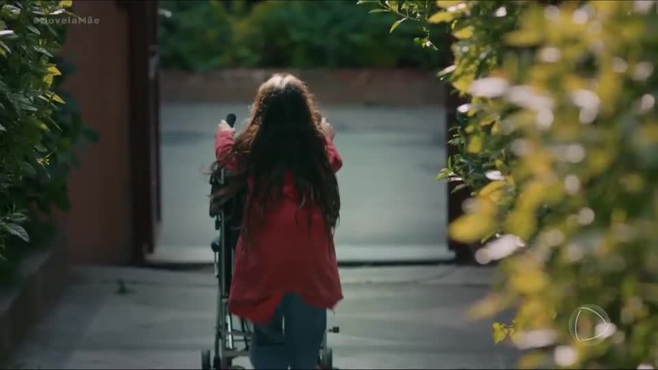 Melek resgata Hasan do abrigo e foge com o irmão | Mãe