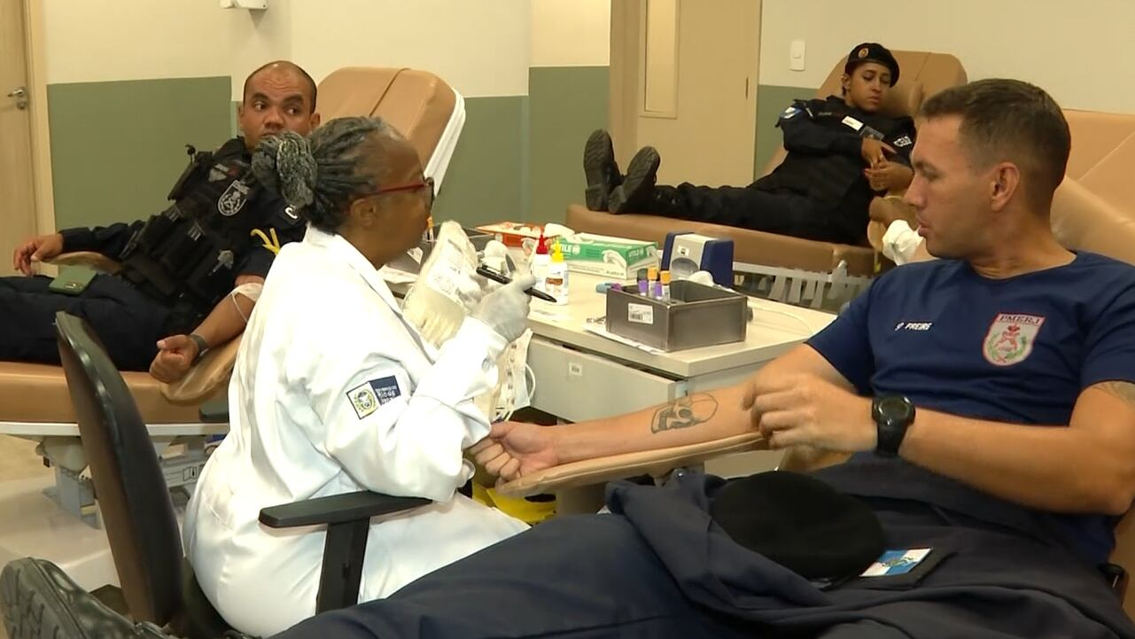 PMs participam de campanha de doação de sangue para reforçar estoques do HemoRio