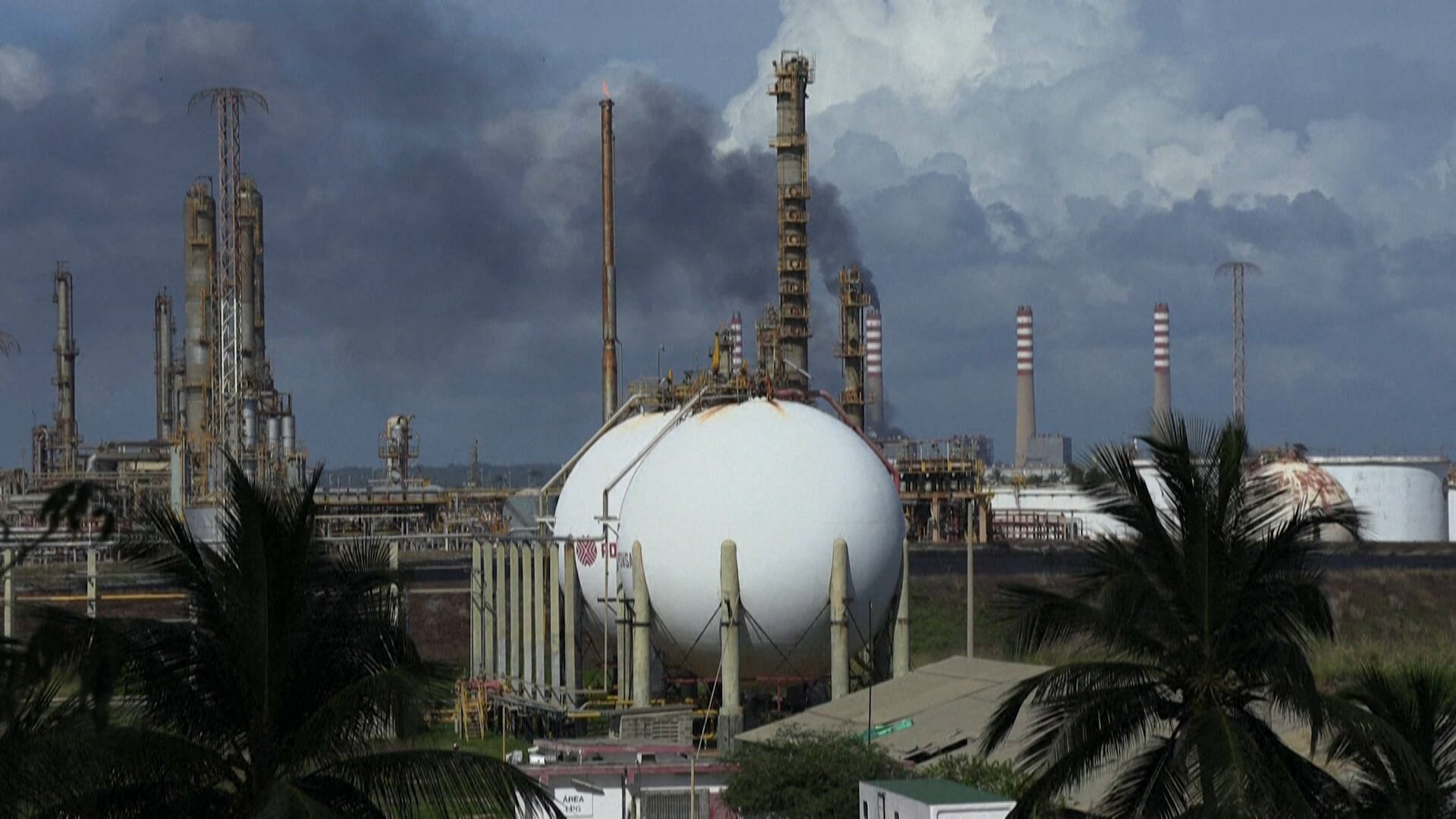 EUA anunciam suspensão parcial de embargos ao petróleo venezuelano