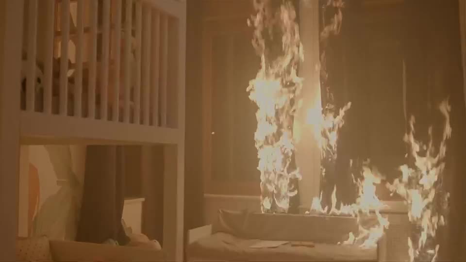 Com saudade da mãe, Atlas se coloca em perigo e causa incêndio em sua casa | Chamas do Destino