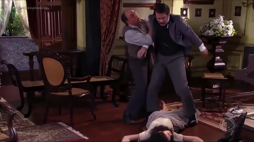  Leôncio tenta matar Isaura enforcada | A Escrava Isaura 