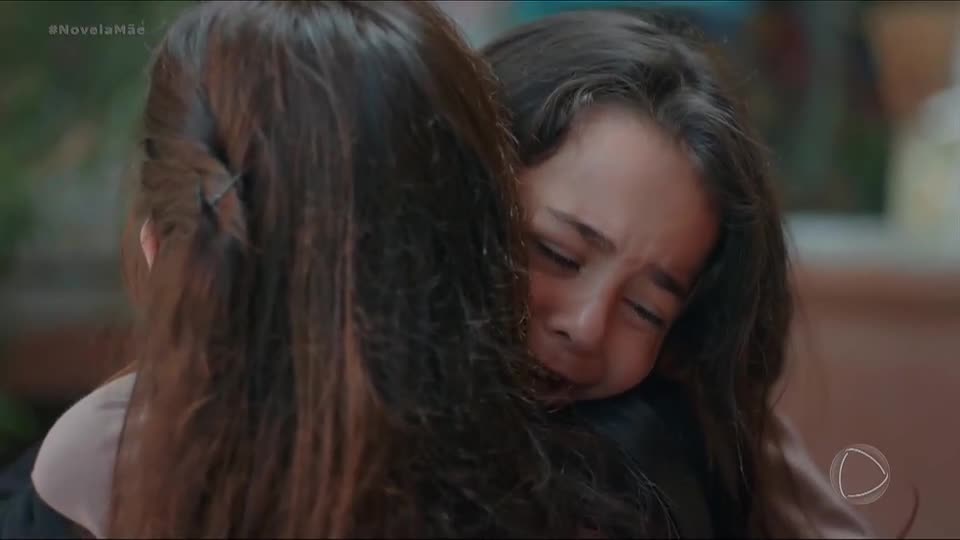 Melek perdoa Zeynep e chama por ela: 'Mãe!'