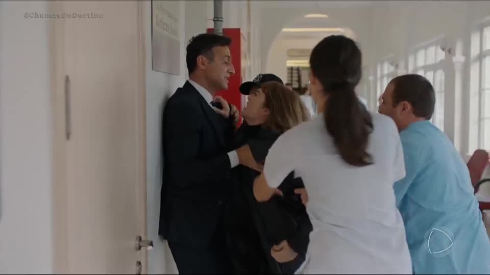 Cemre é hospitalizada após descobrir que Çelebi manipulou exames | Chamas do Destino