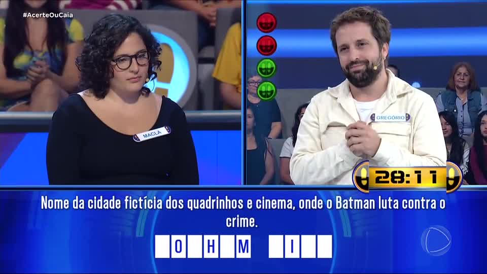 Gregório Duvivier derruba Macla Tenório em duelo de humoristas e vai para o duelo final