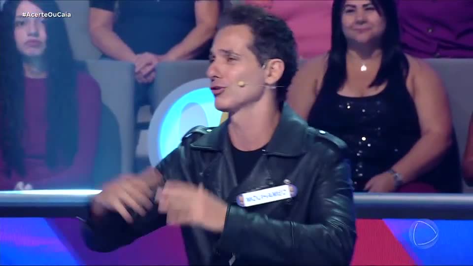 Gregório Duvivier derruba Mouhamed Harfouch e é o campeão do dia