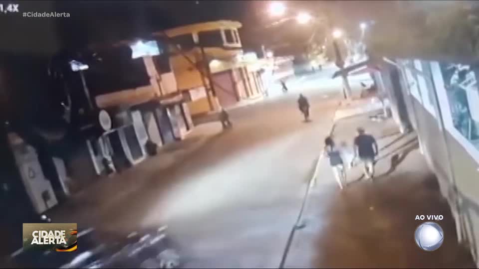 Homem embriagado atropela casal e criança horas depois de ser flagrado agredindo a namorada