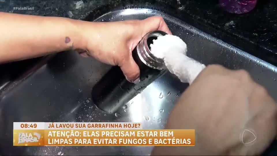 Aprenda a higienizar garrafas reutilizáveis e evite o acúmulo de bactérias