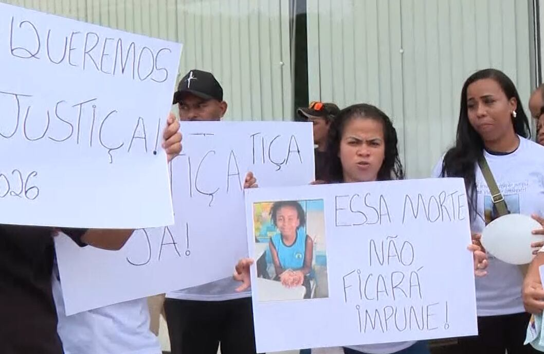 Família pede justiça para menina morta ao ser baleada dentro do carro do pai no RJ