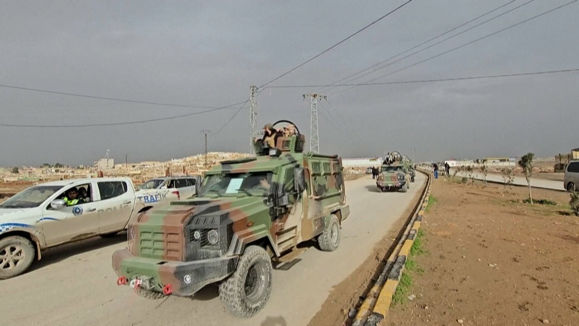 Exército sírio entra em região dominada pelos curdos