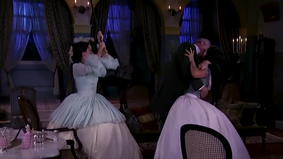 Rosa e a irmã elaboram plano para se livrar de Dr. Paulo | A Escrava Isaura