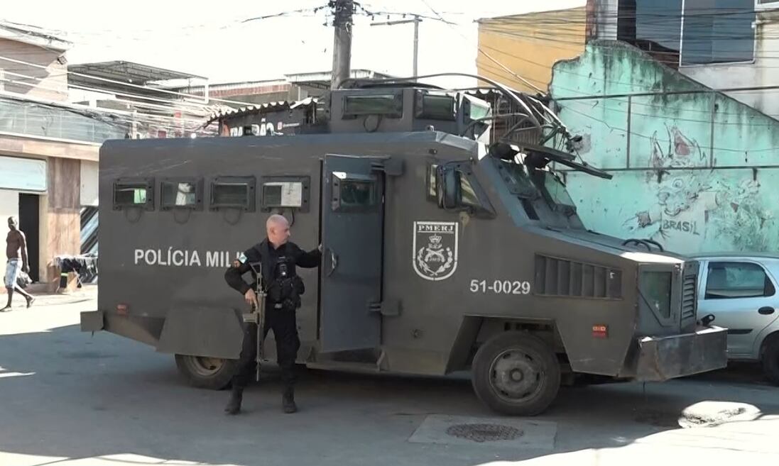Polícia Militar prende criminosos durante operação em Senador Camará, zona oeste do Rio
