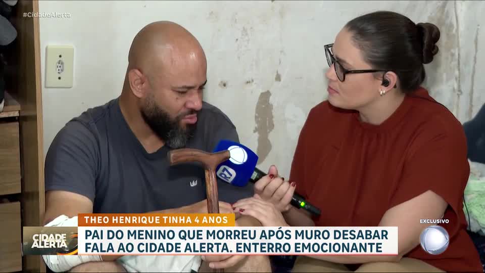 Pai de menino morto em desabamento de muro conta que tentou proteger o filho
