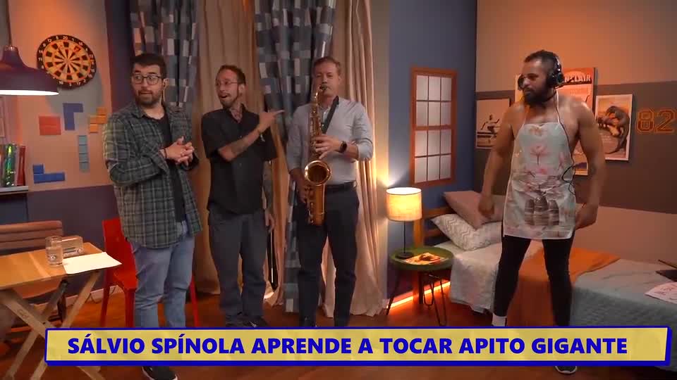 Quarto do Chico: Ex-árbitro Sálvio Spínola realiza sonho de aprender saxofone