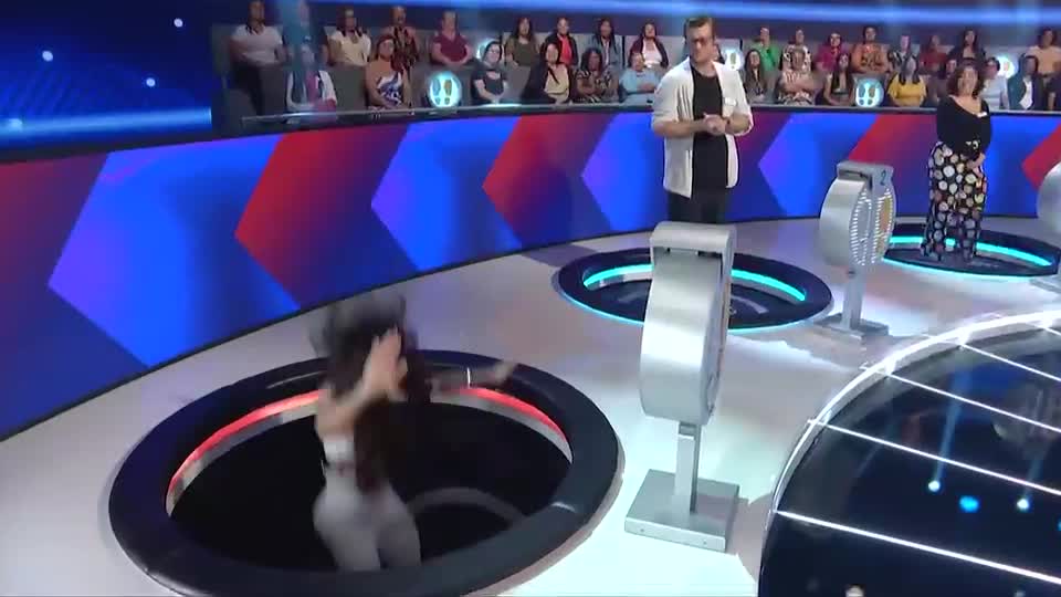 Onze famosos colocam fogo no parquinho em busca de R$ 300 mil no Acerte ou Caia!, neste domingo (8)