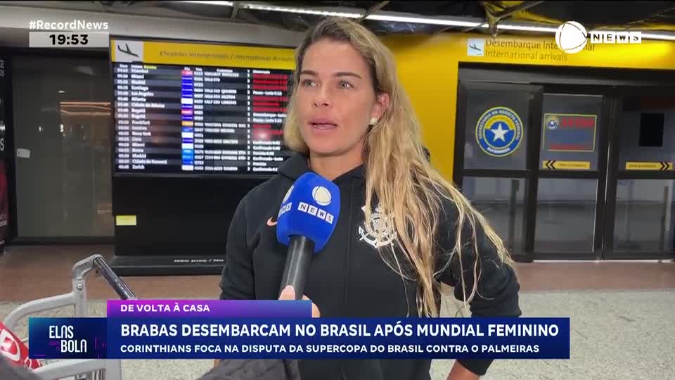 Brabas desembarcam no Brasil após Mundial Feminino