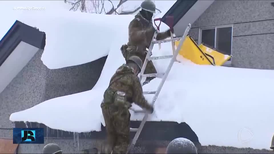 JR chega a uma das áreas mais atingidas pela nevasca no Japão; país já registra 35 mortos