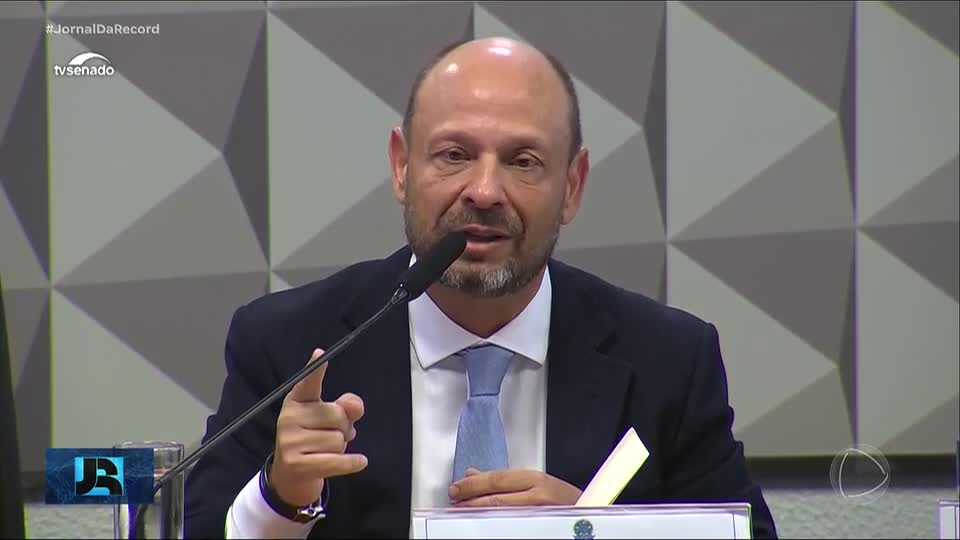 Presidente do INSS diz que cancelou convênio com Banco Master antes da liquidação da instituição