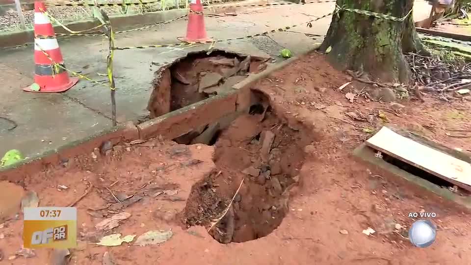 Cratera se abre na quadra 313 da Asa Sul (DF)