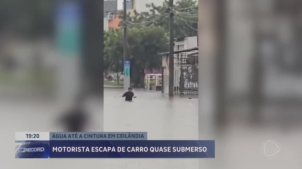 Chuva causa alagamentos em Ceilândia (DF) e motorista escapa de carro submerso