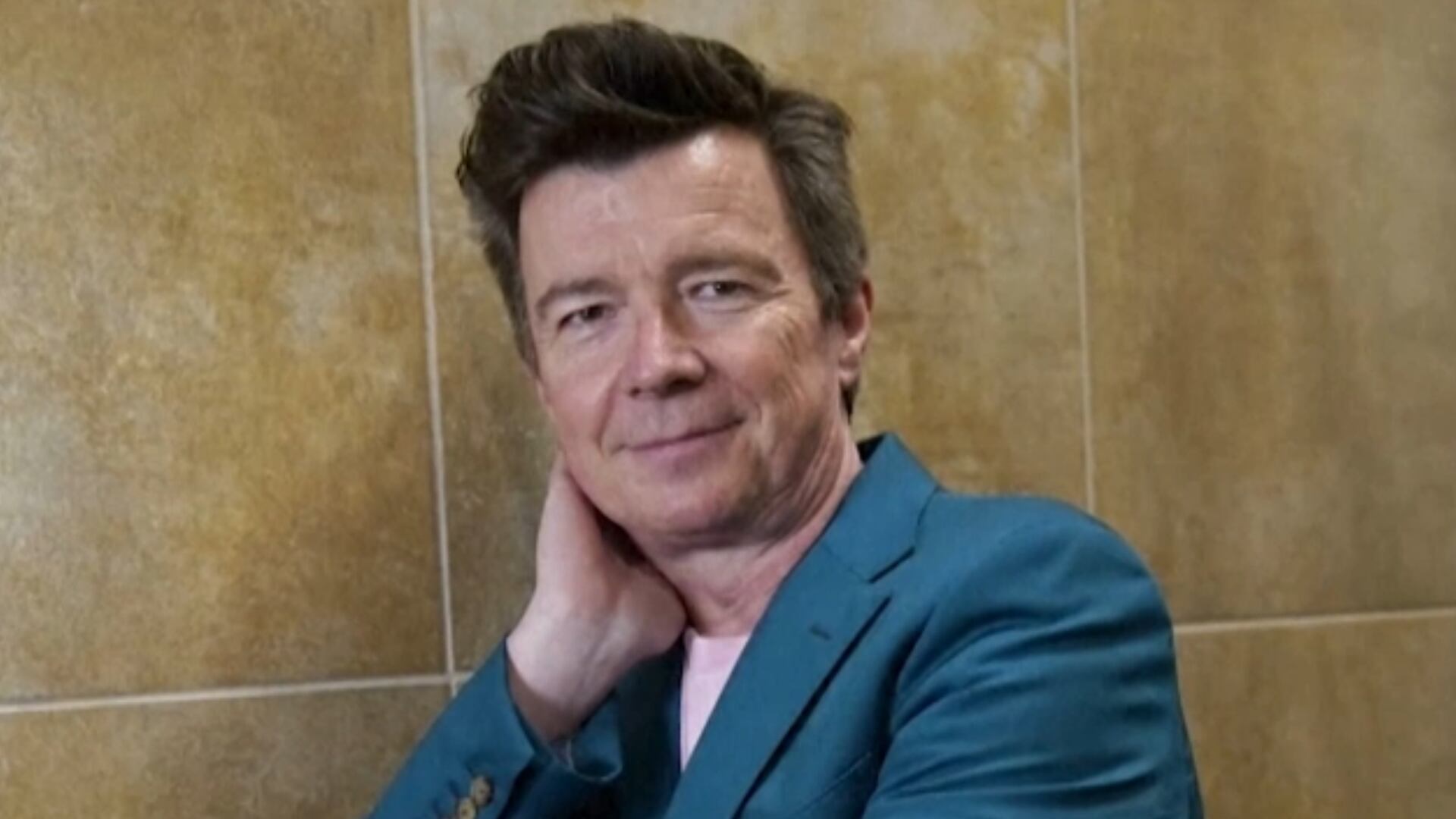 Rick Astley completa 60 anos e segue eterno na internet