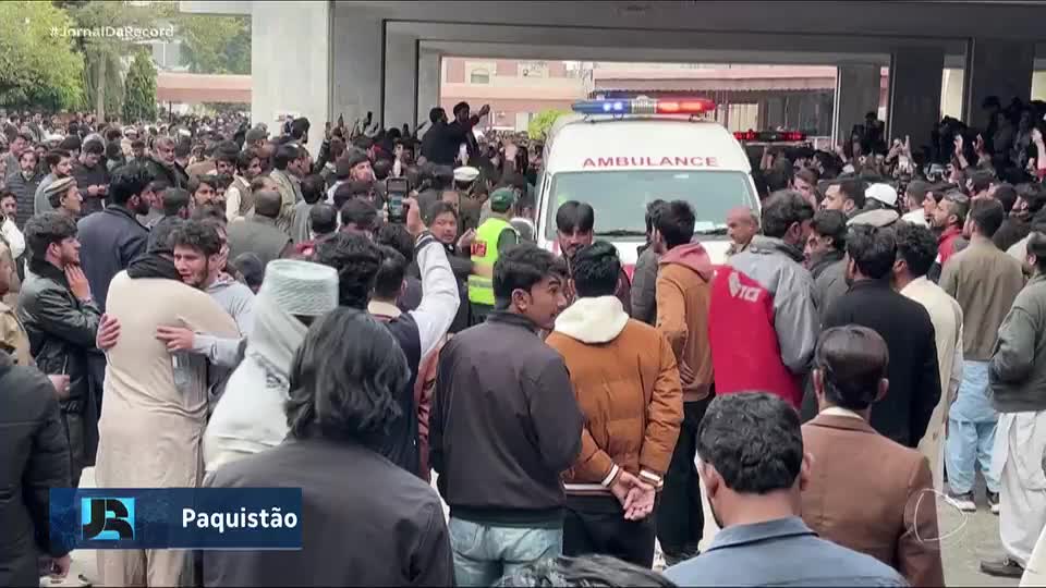 Homem-bomba mata 31 pessoas e deixa mais de 170 feridas no Paquistão