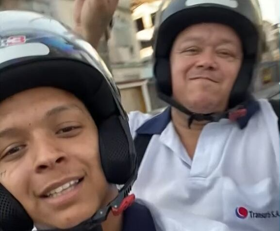Inspirado no próprio pai, jovem segue o sonho de ser motorista de ônibus e vira sucesso na internet