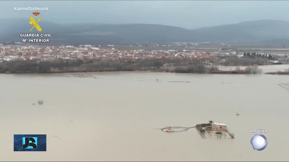 Número de moradores no sul da Espanha que deixaram as casas após fortes chuvas passa de 8 mil