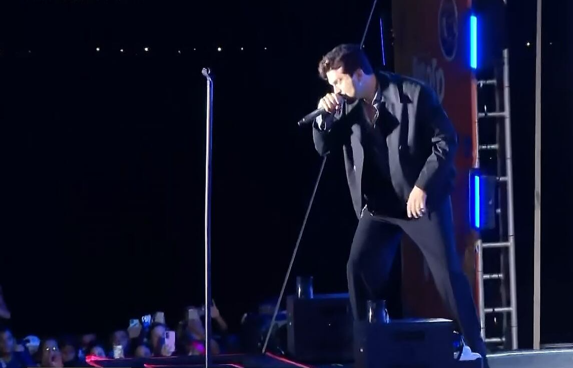 Luan Santana agita 2º dia de festa em Araruama (RJ): 'Noite mágica'