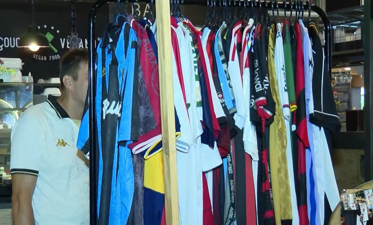 Feira de futebol no Rio de Janeiro reúne relíquias e histórias