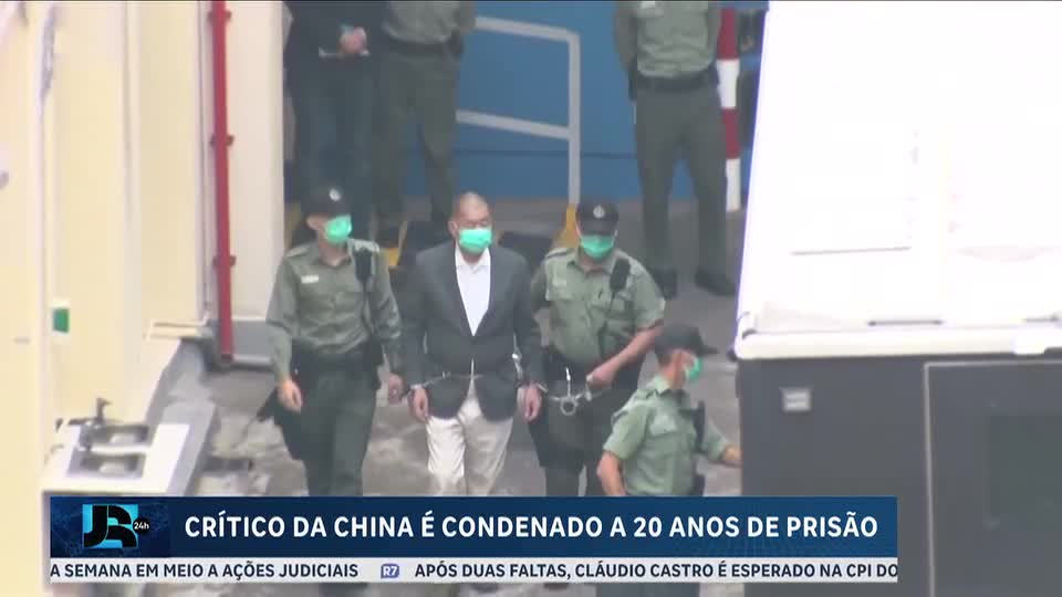 Crítico do governo chinês em Hong Kong, Jimmy Lai é condenado a 20 anos de prisão