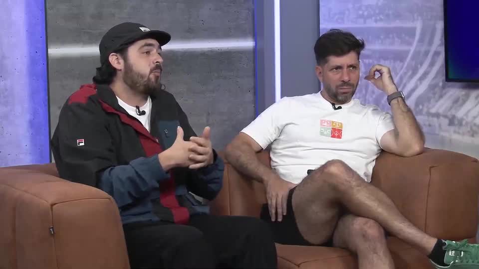 Clubes deveriam tirar o escudo da bandeirinha para evitar polêmicas em comemorações de gol?