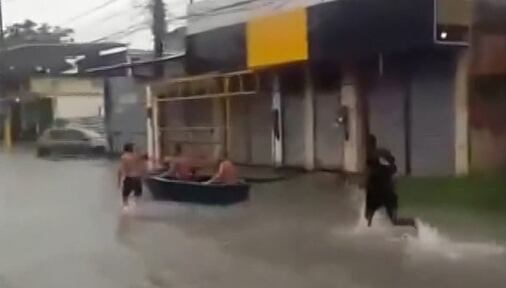 Chuvas intensas deixam Duque de Caxias (RJ) em alerta máximo